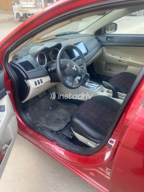 ميتسوبيشي لانسر 2017 أبيض مستعملة للبيع - 2