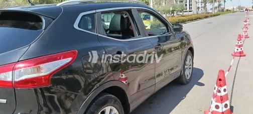 Nissan Qashqai 2016 White Used for Sale - 3