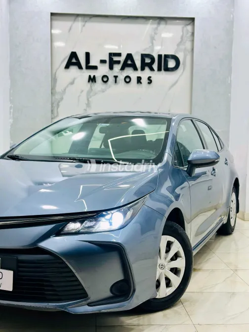 تويوتا كورولا 2022 أبيض مستعملة للبيع - 1