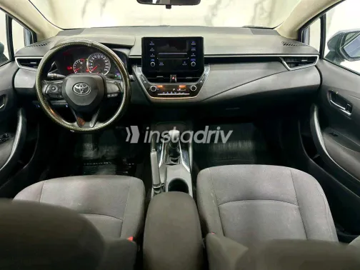 تويوتا كورولا 2022 أبيض مستعملة للبيع - 3