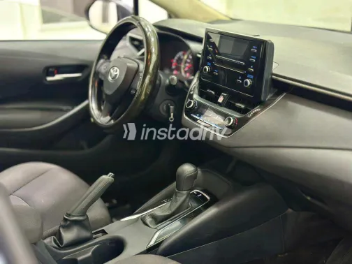 تويوتا كورولا 2022 أبيض مستعملة للبيع - 4