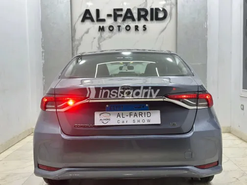 تويوتا كورولا 2022 أبيض مستعملة للبيع - 5