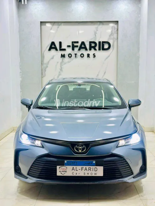 تويوتا كورولا 2022 أبيض مستعملة للبيع - 8