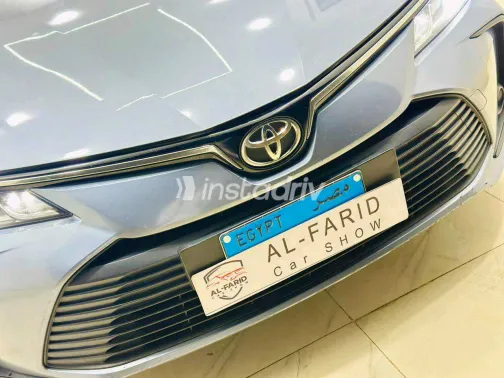 تويوتا كورولا 2022 أبيض مستعملة للبيع - 9