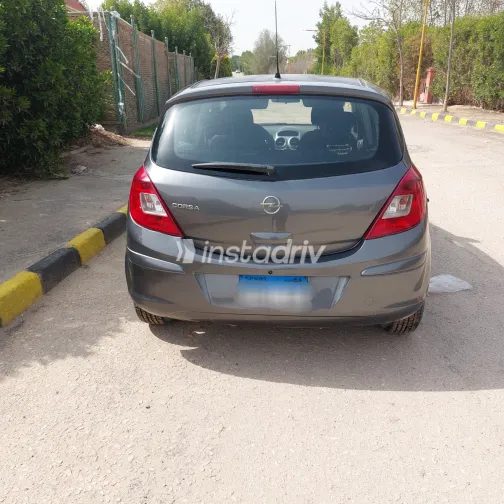 اوبل كورسا 2012 أبيض مستعملة للبيع - 2