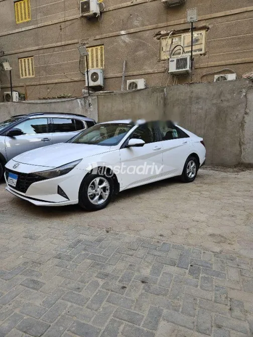 هيونداي إلنترا 2022 أبيض مستعملة للبيع - 1