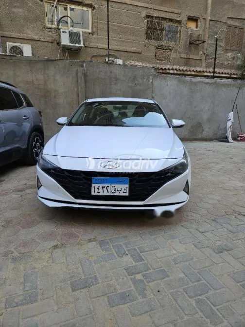 هيونداي إلنترا 2022 أبيض مستعملة للبيع - 2
