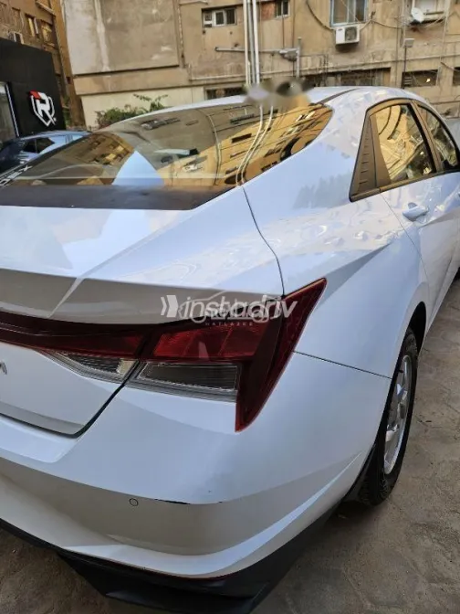 هيونداي إلنترا 2022 أبيض مستعملة للبيع - 3