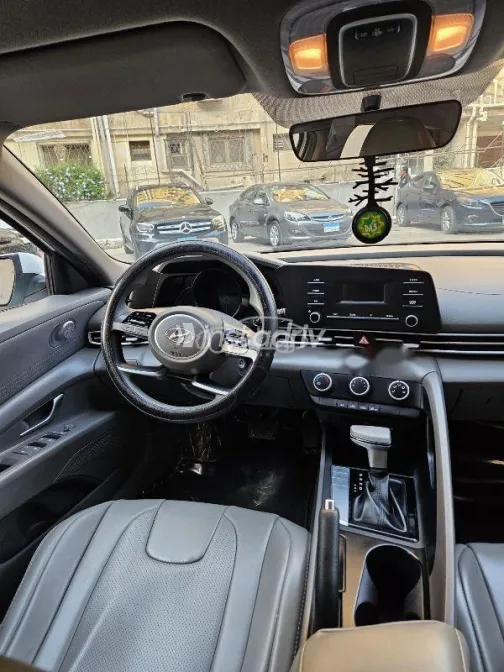 هيونداي إلنترا 2022 أبيض مستعملة للبيع - 5