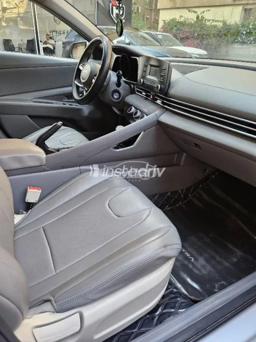 هيونداي إلنترا 2022 أبيض مستعملة للبيع - 8