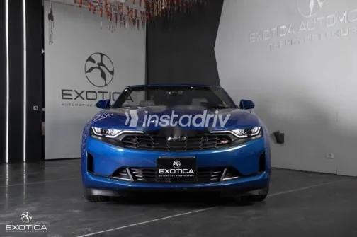 شيفروليه كمارو 2023 أزرق غامق مستعملة للبيع - 1