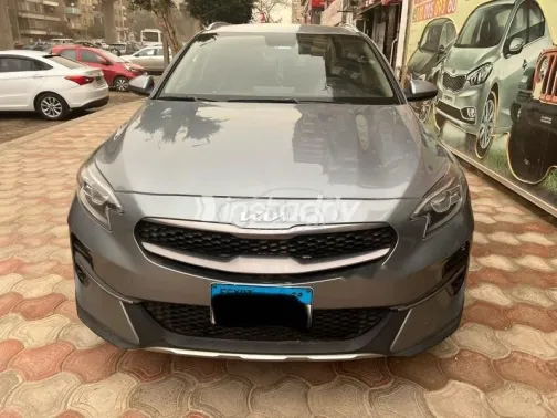 Kia Xceed 2022 Silver Used for Sale - 2