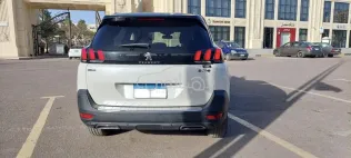 بيجو 5008 2020 أبيض مستعملة للبيع