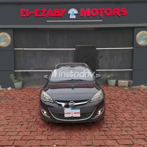 اوبل أسترا 2015 رمادي مستعملة للبيع - 1