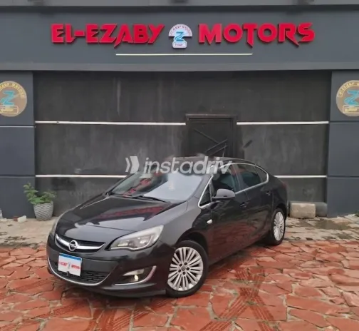اوبل أسترا 2015 رمادي مستعملة للبيع - 2