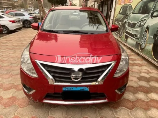 نيسان صنى 2018 أحمر مستعملة للبيع - 1