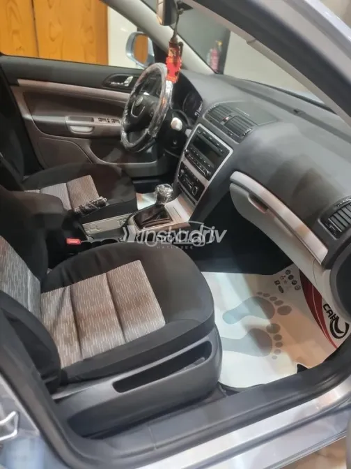 سكودا اوكتافيا 2011 فضي مستعملة للبيع - 2