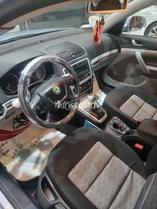 سكودا اوكتافيا 2011 فضي مستعملة للبيع - 5