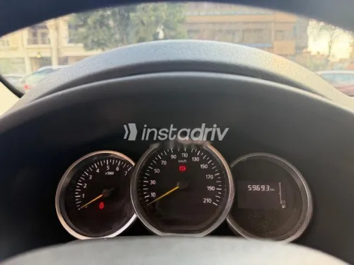 رينو لوجان 2021 بني مستعملة للبيع - 6