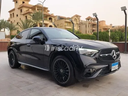 مرسيدس GLC 300 2024 أسود مستعملة للبيع - 2