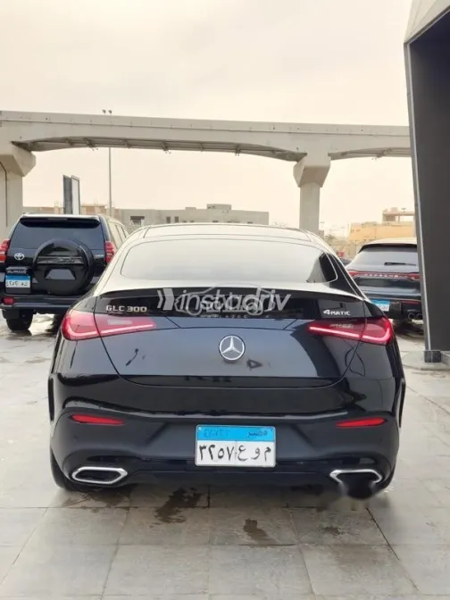 مرسيدس GLC 300 2024 أسود مستعملة للبيع - 4