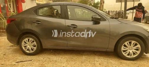 مازدا 2 2017 رمادي مستعملة للبيع - 3