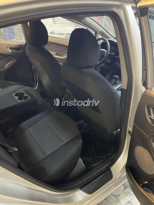 كيا سيراتو 2014 أبيض مستعملة للبيع - 1