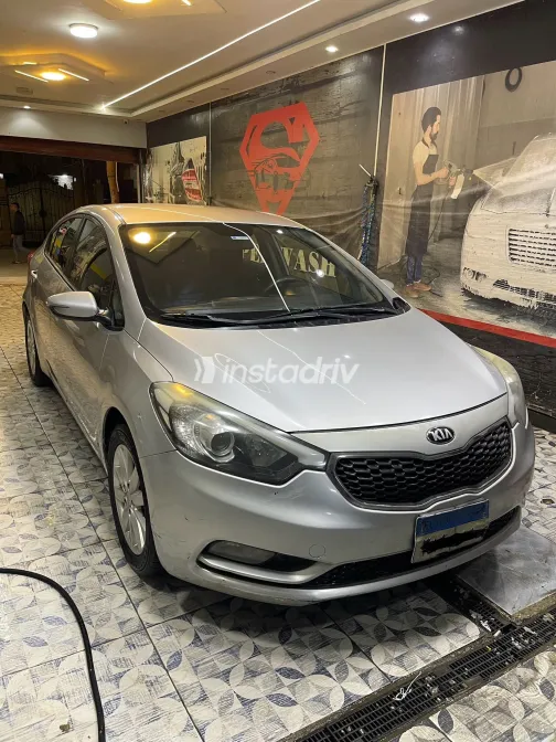 كيا سيراتو 2014 أبيض مستعملة للبيع - 2