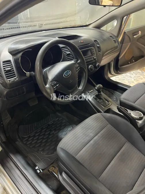 كيا سيراتو 2014 أبيض مستعملة للبيع - 6