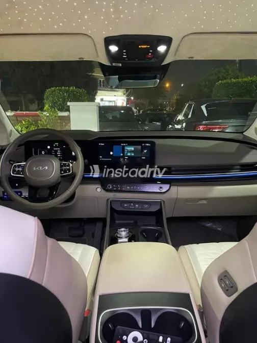 Kia Carnival 2025 Black Used for Sale - 6