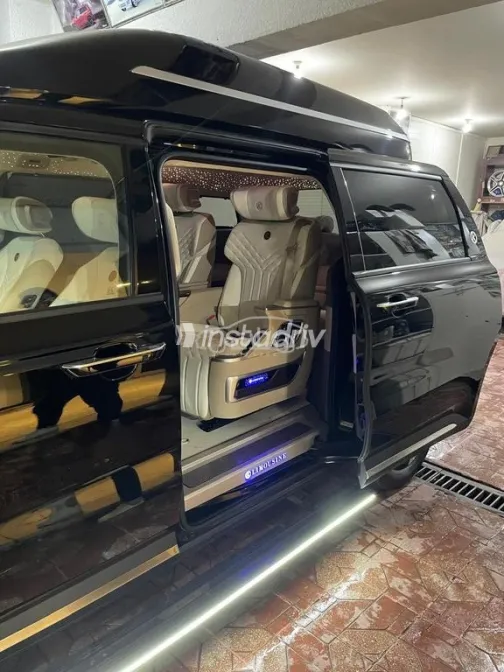 Kia Carnival 2025 Black Used for Sale - 7