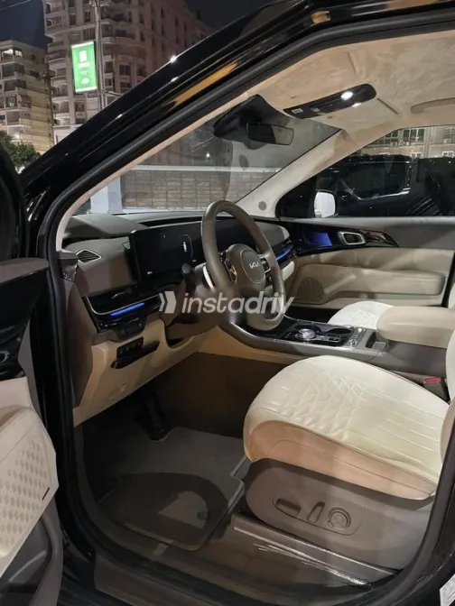 Kia Carnival 2025 Black Used for Sale - 9