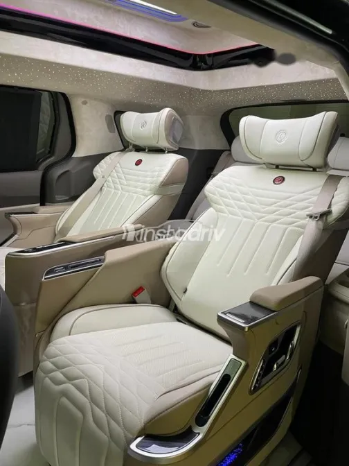 Kia Carnival 2025 Black Used for Sale - 10