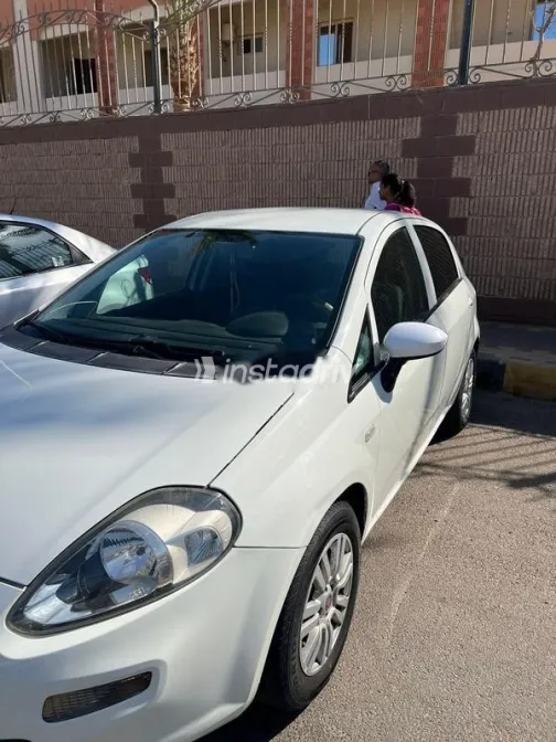 فيات بونتو 2017 أبيض مستعملة للبيع - 1