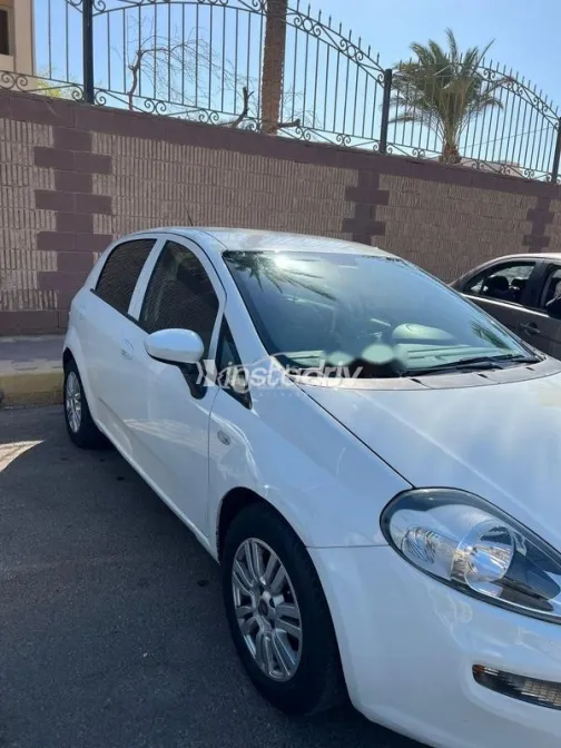 فيات بونتو 2017 أبيض مستعملة للبيع - 2