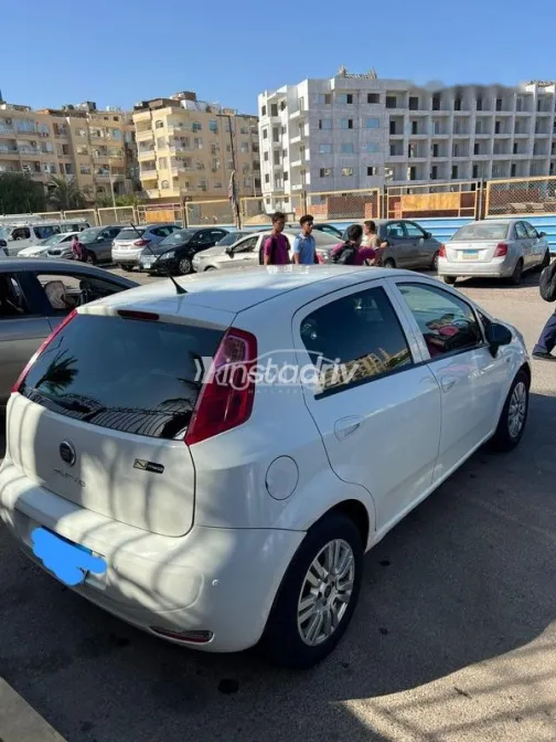 فيات بونتو 2017 أبيض مستعملة للبيع - 5