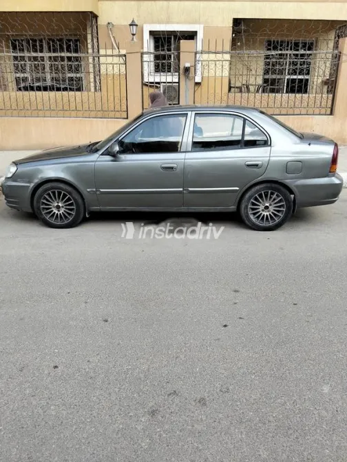 هيونداي فيرنا 2009 فضي مستعملة للبيع - 3