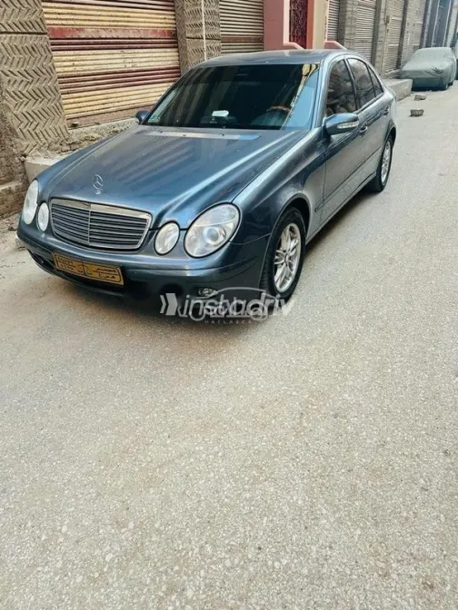 مرسيدس E 220 2005 سماوي مستعملة للبيع - 1