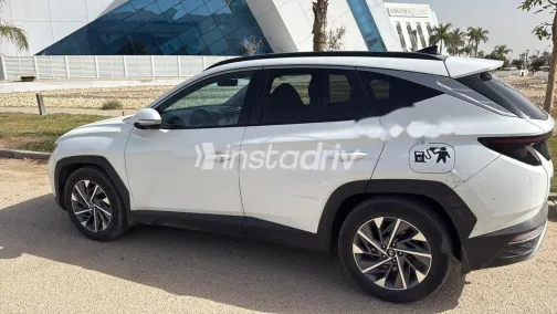 هيونداي توسان 2023 أبيض مستعملة للبيع - 1