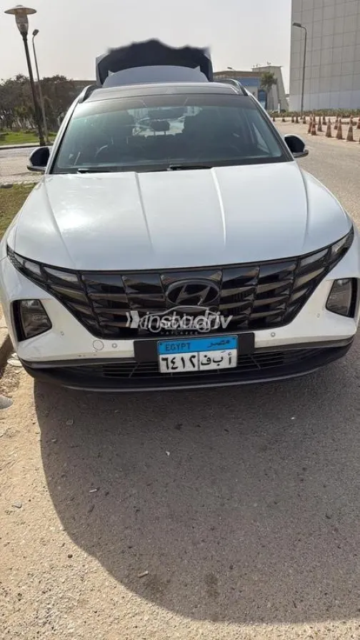 هيونداي توسان 2023 أبيض مستعملة للبيع - 2