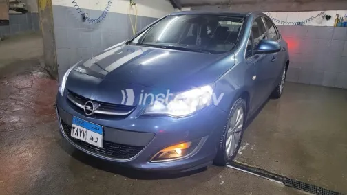 اوبل أسترا 2013 أزرق مستعملة للبيع - 1