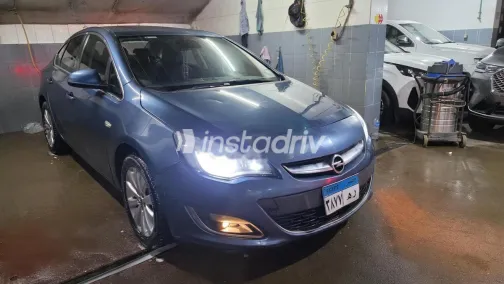 اوبل أسترا 2013 أزرق مستعملة للبيع - 2