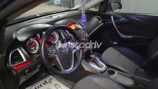 اوبل أسترا 2013 أزرق مستعملة للبيع - 4