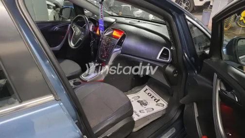 اوبل أسترا 2013 أزرق مستعملة للبيع - 5