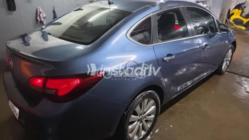 اوبل أسترا 2013 أزرق مستعملة للبيع - 6