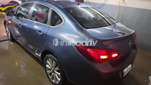 اوبل أسترا 2013 أزرق مستعملة للبيع - 10