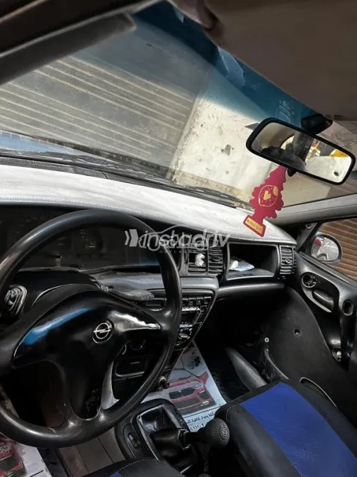 اوبل فيكترا 1999 أزرق مستعملة للبيع - 1