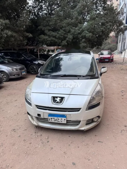 بيجو 5008 2012 أبيض مستعملة للبيع - 2