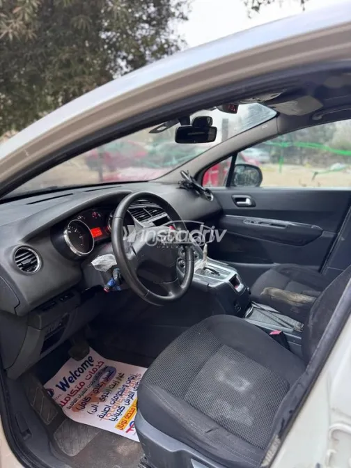 بيجو 5008 2012 أبيض مستعملة للبيع - 6