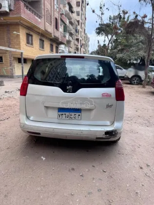 بيجو 5008 2012 أبيض مستعملة للبيع